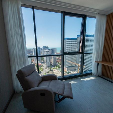 Season Suite Apart-Hotel Батуми Екстериор снимка