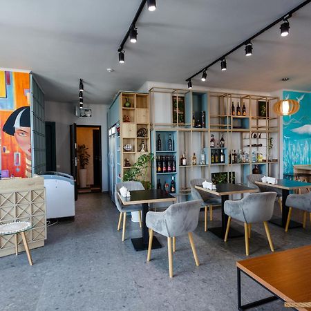 Season Suite Apart-Hotel Батуми Екстериор снимка