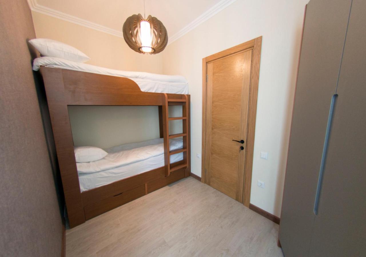 Season Suite Apart-Hotel Батуми Екстериор снимка
