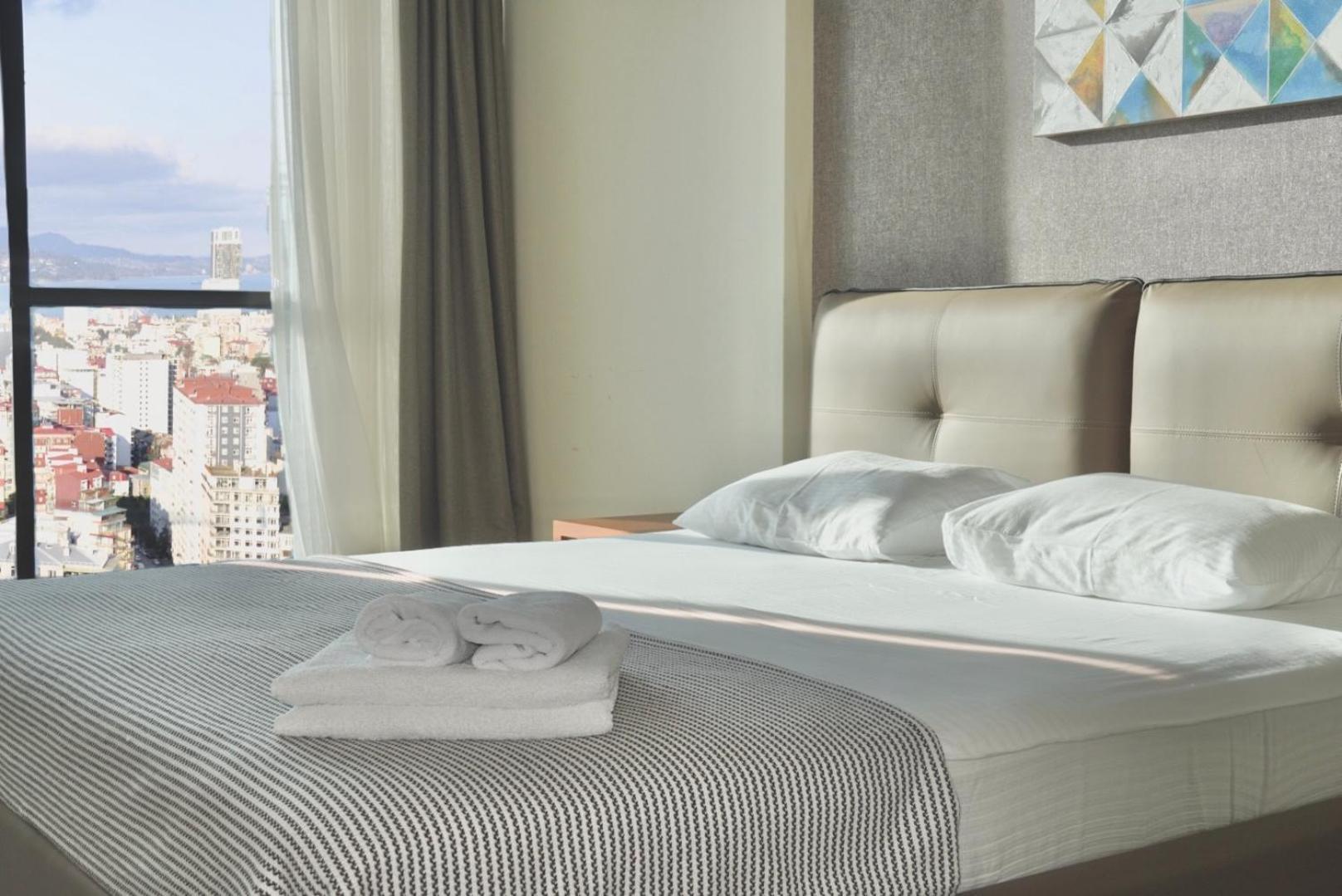 Season Suite Apart-Hotel Батуми Екстериор снимка