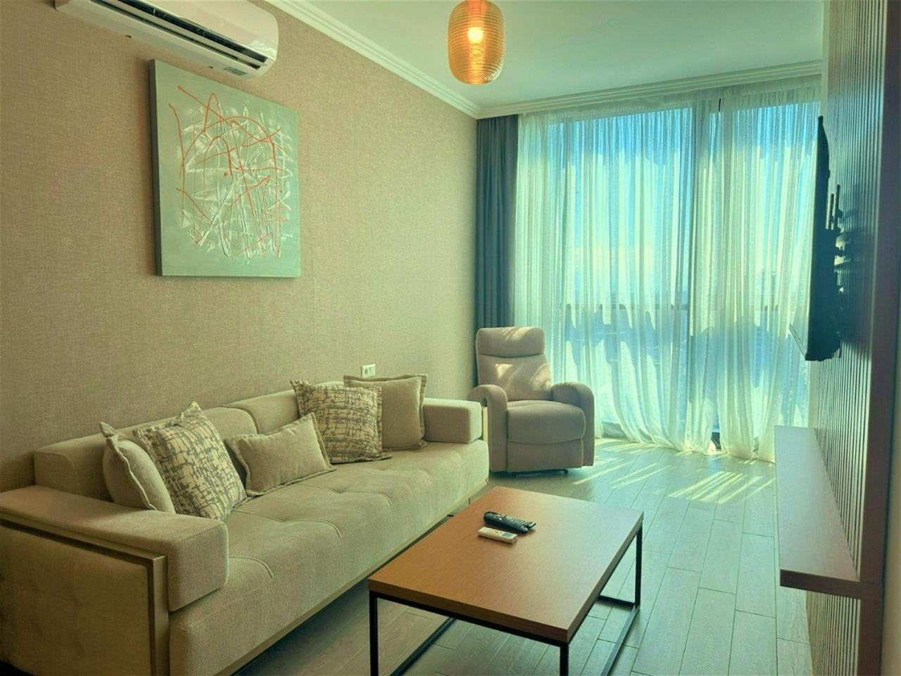 Season Suite Apart-Hotel Батуми Екстериор снимка